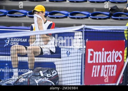 Italienischer Jannik-Sünder bei einem Einzelspiel zwischen italienischem Sünder und französischem Rinderknech, im Finale 1/4 des European Open Tennis ATP-Turniers in Antwerpen, Freitag, den 22. Oktober 2021. BELGA FOTO LAURIE DIEFFEMBACQ Stockfoto