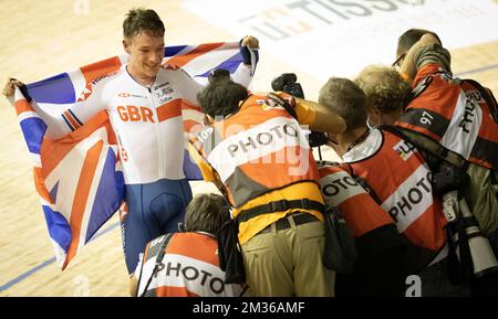 British Ethan Hayter posiert für Fotografen, nachdem er am vierten Tag der UCI-Leichtathletik-Weltmeisterschaft am Samstag, den 23. Oktober 2021 in Roubaix, Frankreich, das Men's Omnium Points Race gewonnen hat. Die Weltmeisterschaften finden vom 20. Bis 24. Oktober 2021 statt. BELGA FOTO BENOIT DOPPPAGNE Stockfoto