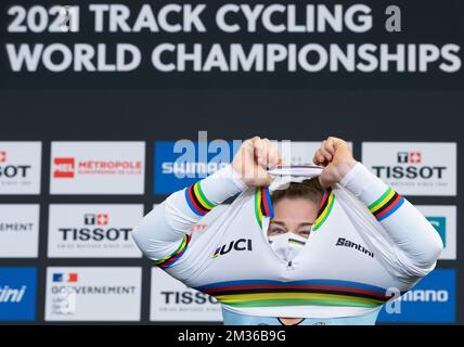 Belgische Lotte Kopecky, Gewinnerin der Goldmedaille, die auf dem Podium der UCI-Leichtathletik-Weltmeisterschaft in Roubaix, Frankreich, abgebildet ist, Sonntag, den 24. Oktober 2021. Die Weltmeisterschaften finden vom 20. Bis 24. Oktober 2021 statt. BELGA FOTO BENOIT DOPPPAGNE Stockfoto