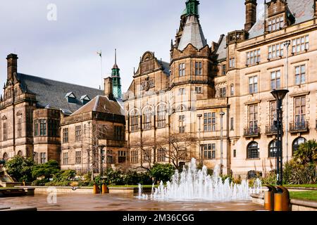 The Peace Gardens is a square in the center of the city of Sheffield, England. The gardens adjoin the gothic Sheffield Town Hall. Sheffield, South Yor Stock Photo