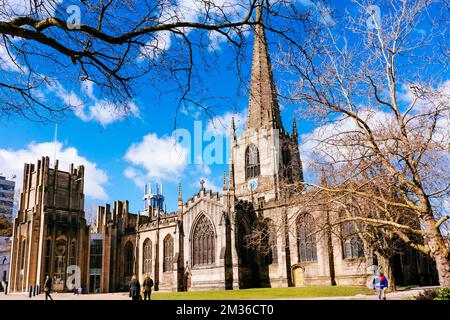 Die Kathedrale St. Peter und St. Paul, Sheffield, besser bekannt als Sheffield Cathedral, ist die Kathedrale der Kirche von England Stockfoto