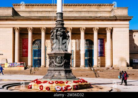 Das Sheffield war Memorial, auch bekannt als Sheffield Cenotaph, ist ein denkmalgeschütztes Kriegsdenkmal der Kategorie II am Barker's Pool, Sheffield, das zum so steht Stockfoto