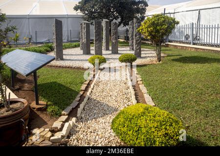Das Bild zeigt eine Gedenkfeier am belgischen Friedenssicherungs-Denkmal in Kigali, Ruanda, am Mittwoch, den 27. Oktober 2021, wo zehn belgische UN-Soldaten während des Völkermords von 1994 ermordet wurden. BELGA FOTO HATIM KAGHAT Stockfoto