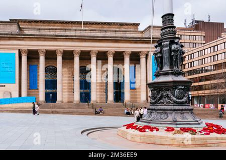 Das Sheffield war Memorial, auch bekannt als Sheffield Cenotaph, ist ein denkmalgeschütztes Kriegsdenkmal der Kategorie II am Barker's Pool, Sheffield, das zum so steht Stockfoto