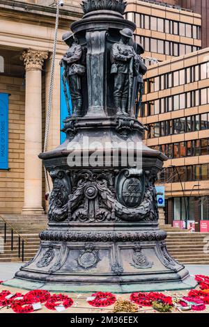 Das Sheffield war Memorial, auch bekannt als Sheffield Cenotaph, ist ein denkmalgeschütztes Kriegsdenkmal der Kategorie II am Barker's Pool, Sheffield, das zum so steht Stockfoto