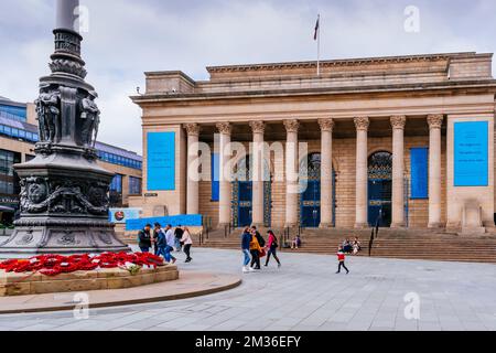 Das Sheffield war Memorial, auch bekannt als Sheffield Cenotaph, ist ein denkmalgeschütztes Kriegsdenkmal der Kategorie II am Barker's Pool, Sheffield, das zum so steht Stockfoto