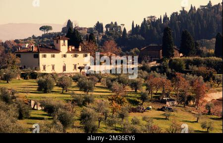 Luxuriöse Villa in der Toskana Florenz, berühmtes Weingut in Italien, goldene Stunde Stockfoto
