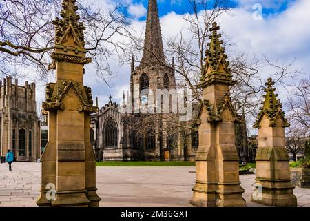 Die Kathedrale St. Peter und St. Paul, Sheffield, besser bekannt als Sheffield Cathedral, ist die Kathedrale der Kirche von England Stockfoto