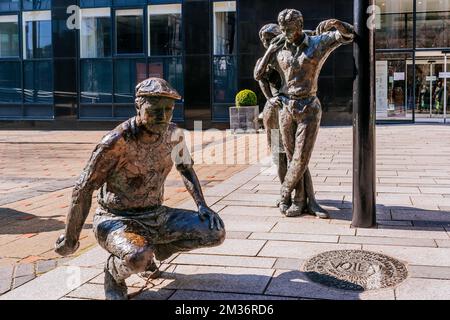 Voila!, The Boules Player. Figurative Public Sculpture by Roger Burnett. Bond Court, Leeds, West Yorkshire, Yorkshire and the Humber, England, United Stock Photo