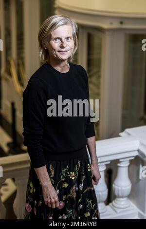 VUB-Rektorin Caroline Pauwels posiert für den Fotografen während einer Fotosession vor der Zeremonie für die Ehrengrade "Doctor Honoris Causa" der Universität VUB (Vrije Universiteit Brussel) am Mittwoch, den 17. November 2021 in Brüssel. BELGA FOTO HATIM KAGHAT Stockfoto