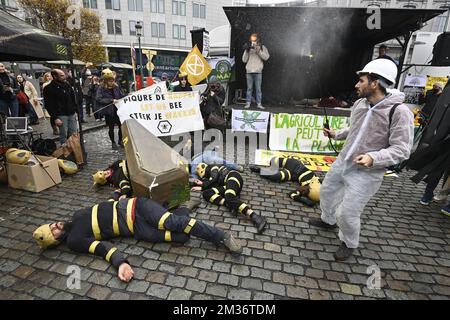 Die Abbildung zeigt eine groß angelegte Mobilisierung „Change the Cap! Stimmen Sie für diese GAP ab!" Mehrere belgische und europäische Verbände aus der Landwirtschaft und anderen Sektoren, die sich vor dem Europäischen Parlament am Freitag, den 19. November 2021, auf die wirklichen Herausforderungen der nächsten GAP, der Gemeinsamen Agrarpolitik, konzentrieren. BELGA FOTO ERIC LALMAND Stockfoto