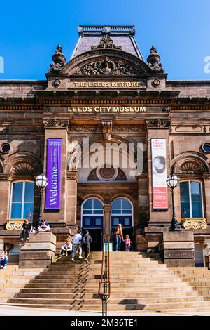 Das Leeds City Museum wurde 1819 gegründet und 2008 in Leeds, West Yorkshire, England, wiedereröffnet. Es befindet sich im ehemaligen Mechanikinstitut Stockfoto