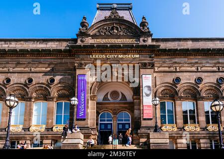 Das Leeds City Museum wurde 1819 gegründet und 2008 in Leeds, West Yorkshire, England, wiedereröffnet. Es befindet sich im ehemaligen Mechanikinstitut Stockfoto