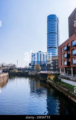 Bridgewater Place aus Granary Warf gesehen. Leeds, West Yorkshire, Yorkshire and The Humber, England, Vereinigtes Königreich, Europa Stockfoto