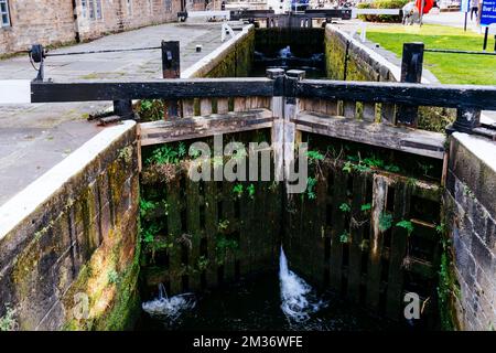 Granary Wharf Lock auf der Leeds zum Liverpool Canal. Leeds, West Yorkshire, Yorkshire and The Humber, England, Vereinigtes Königreich, Europa Stockfoto