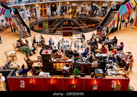 Der Leeds Corn Exchange ist ein viktorianisches Gebäude und eine ehemalige Maisbörse in Leeds. Nach einer weiteren Restaurierung im Jahr 2007 wurde die Maisbörse in wiedereröffnet Stockfoto