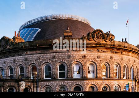 Der Leeds Corn Exchange ist ein viktorianisches Gebäude und eine ehemalige Maisbörse in Leeds. Nach einer weiteren Restaurierung im Jahr 2007 wurde die Maisbörse in wiedereröffnet Stockfoto