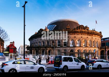 Der Leeds Corn Exchange ist ein viktorianisches Gebäude und eine ehemalige Maisbörse in Leeds. Nach einer weiteren Restaurierung im Jahr 2007 wurde die Maisbörse in wiedereröffnet Stockfoto