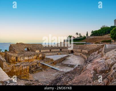 Amphitheater von Tarragona römischen Ruinen bei Sonnenuntergang in Katalonien Spanien Stockfoto