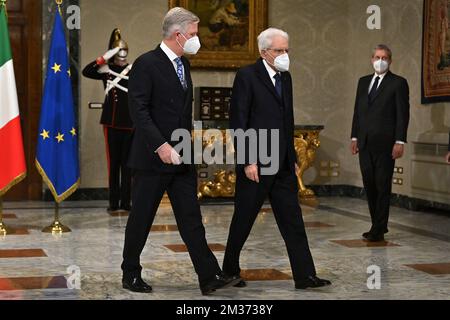 König Philippe - Filip von Belgien und Präsident von Italien Sergio Mattarella, das während eines diplomatischen Treffens im Palazzo del Quirinale während eines eintägigen Staatsbesuchs in Italien am Mittwoch, den 01. Dezember 2021 in Rom fotografiert wurde. Die königliche Reise wurde aufgrund der Covid-19-Krise von einem dreitägigen Besuch auf einen Tag zurückgebracht. BELGA FOTOPOOL DIRK WAEM Stockfoto