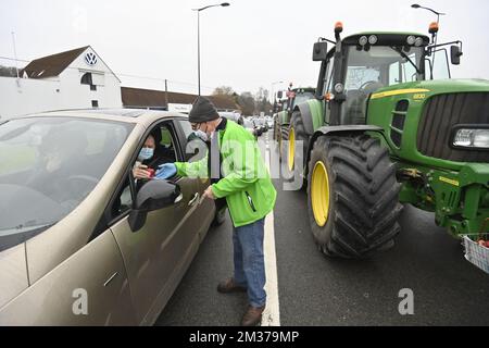 Illustration zeigt eine Protestaktion der Landwirte, organisiert vom Wallonischen Landwirtschaftsverband (FWA) gegen die neue PAC (2023-2027) "Politique Agricole Commune de l'Europe", in Wavre, Dienstag, den 14. Dezember 2021. Überall in Wallonien gibt es verschiedene Aktionen. BELGA FOTO LAURIE DIEFFEMBACQ BELGA FOTO LAURIE DIEFFEMBACQ Stockfoto