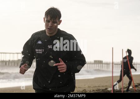 Nauris Petkevicius von Charleroi wurde am Montag, den 10. Januar 2022, während eines Trainings im Wintertrainingslager der belgischen Fußballmannschaft Sporting Charleroi in Antalya, Türkei, fotografiert. BELGA FOTO NICOLAS LAMBERT Stockfoto