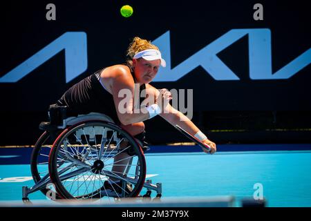 Der niederländische Rollstuhlspieler Aniek Van Koot (WTA 3) wird beim Grand-Slam-Tennisturnier „Australian Open“ am Sonntag, den 23. Januar 2022 in Melbourne Park, Australien, fotografiert. Die 2022. Ausgabe des Australian Grand Slam findet vom 17.. Januar bis 30.. Januar statt. BELGA FOTO PATRICK HAMILTON Stockfoto