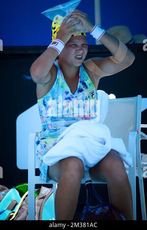 Die russische Diana Shnaider wurde während des Viertelfinals in den Girls Singles zwischen belgischen Costoulas und Russian Shnaider beim Grand-Slam-Tennisturnier „Australian Open“ am Donnerstag, den 27. Januar 2022 in Melbourne, Australien, gezeigt. Die 2022. Ausgabe des Australian Grand Slam findet vom 17.. Januar bis 30.. Januar statt. BELGA FOTO PATRICK HAMILTON Stockfoto