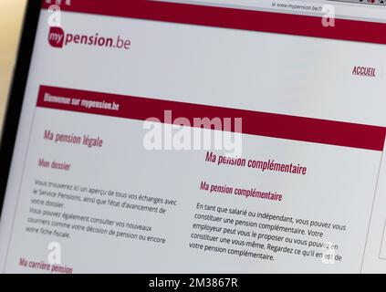 Abbildung zeigt die französische Version der Website „mypension.be“ in Edingen - Enghien, Freitag, 04. Februar 2022. Der Ministerrat stellt 34 Millionen Euro für verschiedene Digitalisierungsprojekte für die Anwendung mypension.be zur Verfügung. mypension.be ist das Online-Portal, über das Sie Ihre Rentenakte genau verfolgen können. Es ist eines der am weitesten verbreiteten staatlichen Tools. Fast 2,5 Millionen Menschen nutzten es letztes Jahr. Mit den neuen Projekten, die vom Bundespensionsamt und dem RIZIV/INAMI durchgeführt werden, wird unter anderem sichergestellt, dass ausländische Renten nach dem Mypensionsverfahren integriert werden. Stockfoto