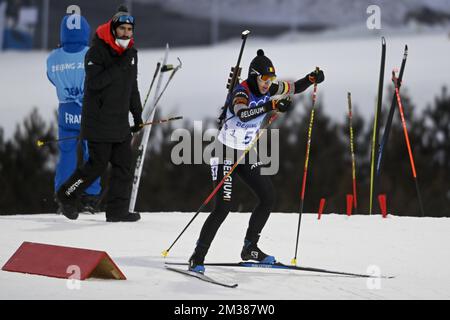 Die belgische Biathletin Lotte ist während des Biathlon-Rennens der Frauen 15km im National Biathlon Center in Zhangjiakou bei den Olympischen Winterspielen 2022 in Peking, China, am Montag, den 07. Februar 2022 in Aktion dargestellt. Die Olympischen Winterspiele finden vom 4. Februar bis zum 20. Februar 2022 statt. BELGA FOTO LAURIE DIEFFEMBACQ Stockfoto