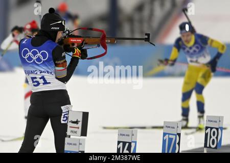 Die belgische Biathletin Lotte ist während des Biathlon-Rennens der Frauen 15km im National Biathlon Center in Zhangjiakou bei den Olympischen Winterspielen 2022 in Peking, China, am Montag, den 07. Februar 2022 in Aktion dargestellt. Die Olympischen Winterspiele finden vom 4. Februar bis zum 20. Februar 2022 statt. BELGA FOTO LAURIE DIEFFEMBACQ Stockfoto