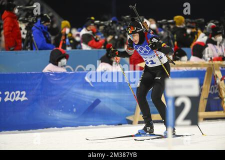 Die belgische Biathletin Lotte ist während des Biathlon-Rennens der Frauen 15km im National Biathlon Center in Zhangjiakou bei den Olympischen Winterspielen 2022 in Peking, China, am Montag, den 07. Februar 2022 in Aktion dargestellt. Die Olympischen Winterspiele finden vom 4. Februar bis zum 20. Februar 2022 statt. BELGA FOTO LAURIE DIEFFEMBACQ Stockfoto