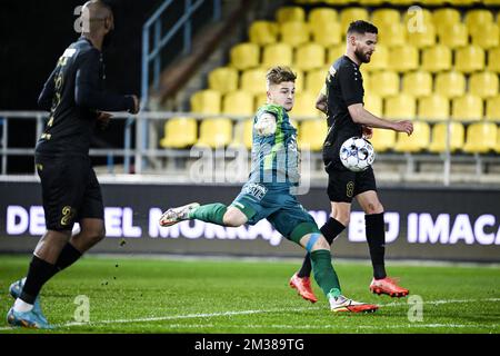 Die Nordin Jackers von Waasland-Beveren wurden während eines Fußballspiels zwischen Waasland-Beveren und Lierse Kempenzonen am Freitag, den 11. Februar 2022 in Beveren, am 20. Tag der zweiten Spielrunde der „1B Pro League“ der belgischen Fußballmeisterschaft, abgebildet. BELGA FOTO TOM GOYVAERTS Stockfoto