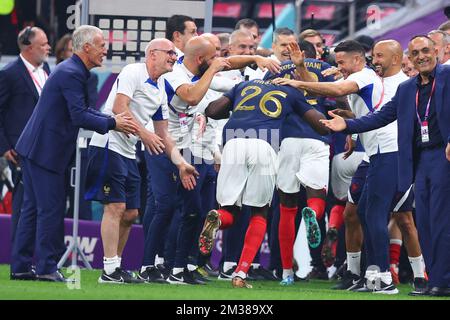 Al Chaur, Katar. 14.. Dezember 2022. Fußball, Weltmeisterschaft 2022 in Katar, Frankreich – Marokko, Halbfinale, Spieler aus Frankreich jubeln nach dem Spiel. Kredit: Tom Weller/dpa/Alamy Live News Stockfoto