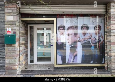 Die Abbildung zeigt die Szene, in der die 58-jährige Lucia V. von ihrem Partner getötet wurde, in der Rue de la Station in Jumet, Samstag, den 19. Februar 2022. BELGA PHOTO VIRGINIE LEFOUR Stockfoto