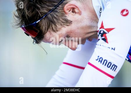 Belgisches Remco Evenepoel von Quick-Step Alpha Vinyl, abgebildet nach der vierten Etappe des Radrennen Volta Ao Algarve, einem individuellen Zeitversuch von Vila Real de Santo Antonio nach Tavira (32,2km), in Portugal, Samstag, 19. Februar 2022. Die Tour durch die Algarve findet von 16 bis 20 Ferbuary im Süden Portugals statt. BELGA FOTO FILIPE FARINHA Stockfoto