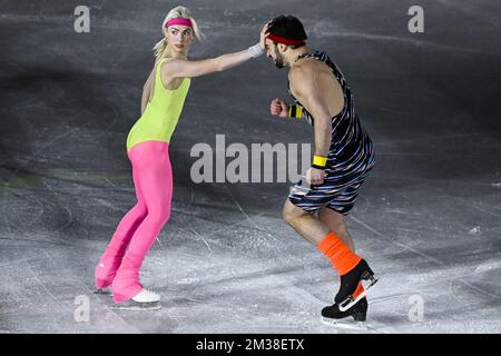 US Madison Hubbell und US Zachary Donohue in Aktion während der Medaillenverleihung des Speed-Skating-Events der Männer mit Massenstart bei den Olympischen Winterspielen 2022 in Peking, China, am Samstag, den 19. Februar 2022. Bart Swings gewann die Goldmedaille. Die Olympischen Winterspiele finden vom 4. Februar bis zum 20. Februar 2022 statt. BELGA FOTO LAURIE DIEFFEMBACQ Stockfoto