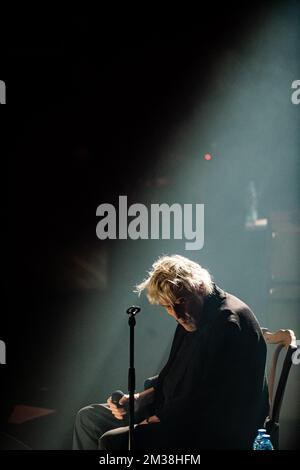 Der belgische Sänger Arno Hintjens tritt am Freitag, den 25. Februar 2022, im Konzertsaal Kursaal in Oostende auf. Arno (Arnold Hintjens) tritt in einer Reihe belgischer Konzerte in der Stadt Oostende auf, in der er geboren wurde. 2019 gab Arno bekannt, dass bei ihm Pankreaskrebs diagnostiziert wurde. Seitdem ist er in Behandlung und musste frühere Konzerttouren verschieben. BELGA FOTO JONAS ROOSENS Stockfoto