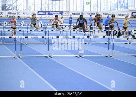 Belgischer Lynn Beck, belgischer Noor Vidts, Victoria Rausch in Luxemburg, belgische Anne Zagre, belgischer Nafissatou Nafi Thiam, belgischer Angel Agwazie und belgische Emma De Naeyer, die während der belgischen Hallensportmeisterschaft am Samstag, den 26. Februar 2022 in Louvain-la-Neuve in Aktion gezeigt wurden. BELGA FOTO LAURIE DIEFFEMBACQ Stockfoto