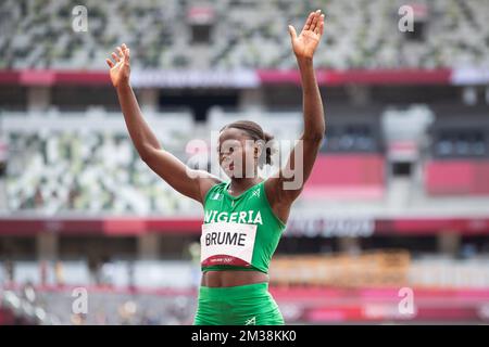 03. August 2021: ESE Brume aus Nigeria reagiert auf den Gewinn der Bronzemedaille im Long Jump Final in WomenÕs während des Athletics Wettbewerbs im Olympiastadion in Tokio, Japan. Daniel Lea/CSM} Stockfoto