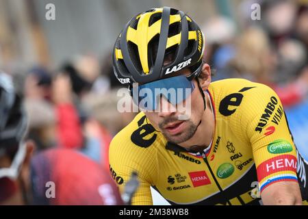 Der slowenische Primoz Roglic von Jumbo-Visma überquert die Ziellinie der fünften Etappe des Radrennen Paris-Nizza 80., von Saint-Just-Saint-Rambert bis Saint-Sauveur-de-Montagut (188,8 km), in Frankreich, Donnerstag, den 10. März 2022. BELGA FOTO DAVID STOCKMAN Stockfoto
