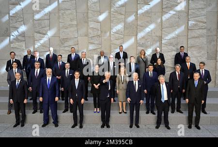 (Front L-R) Bulgarien Präsident Rumen Radev, Albanien Premierminister EDI Rama, Premierminister Alexander De Croo, NATO-Generalsekretär Jens Stoltenberg, US-Präsident Joe Biden, Ministerpräsident von Großbritannien Boris Johnson und Präsident der Türkei Recep Tayyip Erdogan, abgebildet auf dem Familienfoto auf dem Gipfeltreffen der Staats- und Regierungschefs der Militärallianz der NATO (Nordatlantikvertragsorganisation) am Donnerstag, den 24. März 2022, in Brüssel. BELGA FOTO ERIC LALMAND Stockfoto