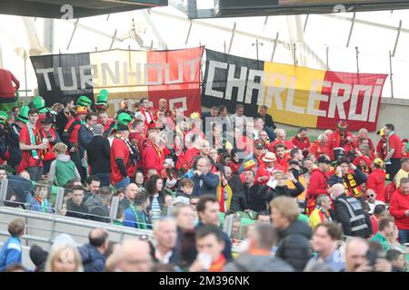 Die belgischen Fans bildeten sich vor einem Freundschaftsspiel zwischen Irland und der belgischen Nationalmannschaft, den Red Devils, am Samstag, den 26. März 2022 in Dublin. BELGA FOTO BRUNO FAHY Stockfoto