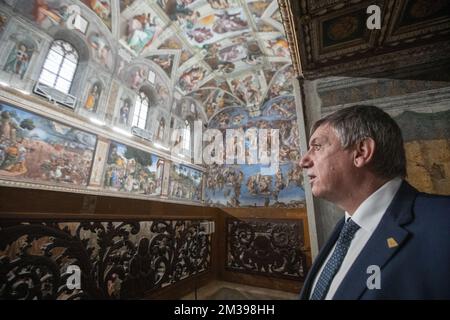 Der flämische Ministerpräsident Jan Jambon zeigte sich bei einem Besuch der Sixtinischen Kapelle (Sixtijnse Kapel - Chapelle Sixtine Cappella Sistina) im Apostolischen Palast im Vatikan am Mittwoch, den 30. März 2022. Jambon ist auf einem dreitägigen Besuch in der Vatikanstadt. BELGA FOTO NICOLAS MAETERLINCK Stockfoto