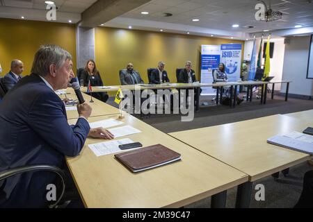 Der flämische Ministerpräsident Jan Jambon zeigte sich bei einem Besuch der Organisation der Vereinten Nationen für industrielle Entwicklung (UNIDO) während einer diplomatischen Mission der flämischen Regierung in Südafrika am Dienstag, den 05. April 2022 in Pretoria. BELGA FOTO NICOLAS MAETERLINCK Stockfoto