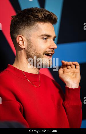 Lucas Dhont zeigte auf einer Pressekonferenz den Film "Close" von Lukas Dhont, der am Wettbewerb auf dem Filmfestival "Festival de Cannes" am Donnerstag, den 14. April 2022 in Brüssel teilnehmen wird. Der belgische Regisseur Dhont gewann den Camera d'Or (Goldene Kamera)-Debütspreis für seinen Film „Girl“. "Nah" ist sein zweiter Film. BELGA FOTO JAMES ARTHUR GEKIERE Stockfoto