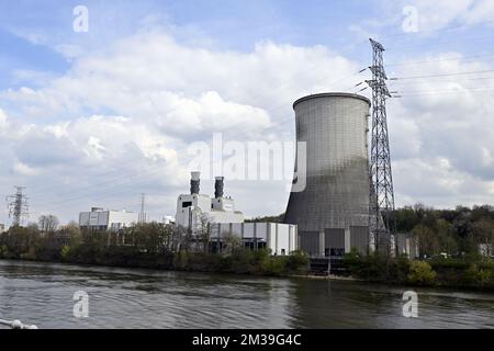 Abbildung zeigt die Gasanlage in Seraing, Donnerstag, den 14. April 2022. Luminus hat den Auftrag für den Bau eines weiteren Gaskraftwerks am gleichen Standort erhalten. BELGA FOTO ERIC LALMAND Stockfoto