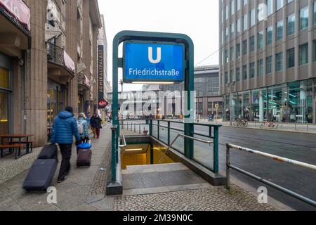 U-Bahn-Eingang Friedrichstraße, für U-Bahn-Schnellbahnsystem, Berlin, Deutschland Stockfoto