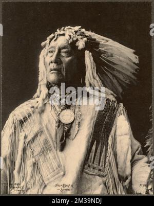 High Bear, Sioux , Indians of North America, Dakota Indians, Trans-Mississippi und International Exposition 1898 : Omaha, Neb.. Fotos des amerikanischen Westens Stockfoto