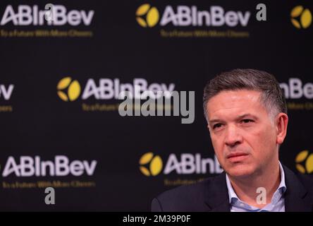 Michel Doukeris, CEO von ab Inbev, nahm am Mittwoch, den 27. April 2022, auf einer Pressekonferenz nach einer Aktionärsversammlung der Brauergruppe Anheuser-Busch InBev in Brüssel ein Bild von ab auf. BELGA FOTO BENOIT DOPPPAGNE Stockfoto